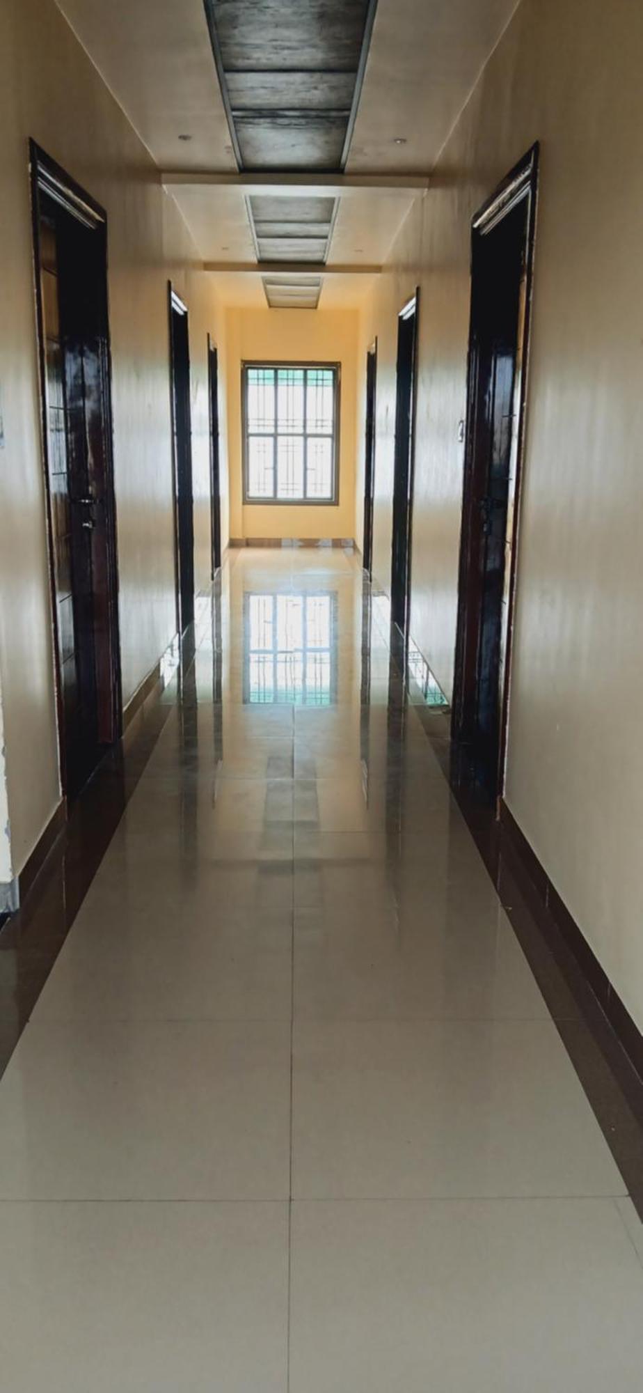 Shivam Hotel Varanasi - Near Kashi Vishwanath Temple With Parking And Lift 外观 照片