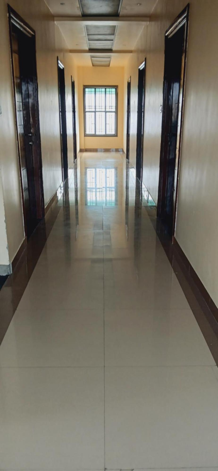 Shivam Hotel Varanasi - Near Kashi Vishwanath Temple With Parking And Lift 外观 照片